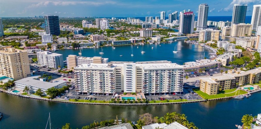 Condo à Hallandale Beach, Floride, 2 chambres  № 1948435