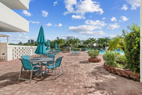 Copropriété à vendre à Hallandale Beach, Floride: 2 chambres, 139.35 m2 № 1948435 - photo 28