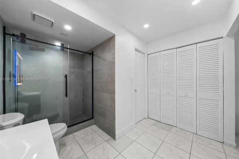 Copropriété à vendre à Hallandale Beach, Floride: 2 chambres, 139.35 m2 № 1948435 - photo 11