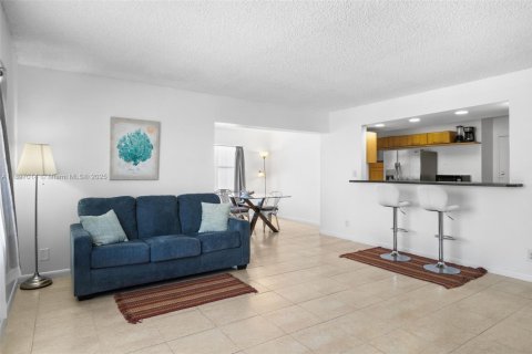 Copropriété à vendre à Hallandale Beach, Floride: 2 chambres, 139.35 m2 № 1948435 - photo 9