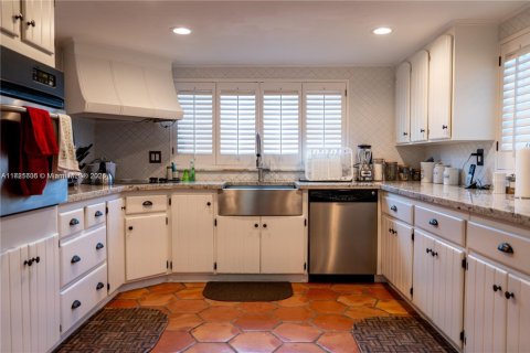 House in Oakland Park, Florida 3 bedrooms, 148.46 sq.m. № 1699172 - photo 3