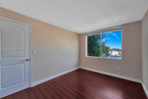 Condo in Miami, Florida, 2 bedrooms  № 1839448 - photo 11