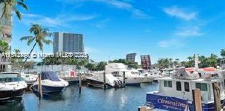 Condo in Miami, Florida, 2 bedrooms № 1839448