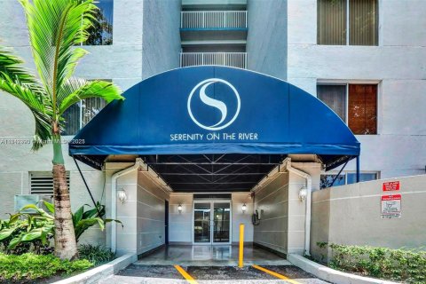 Condo in Miami, Florida, 2 bedrooms  № 1839448 - photo 2