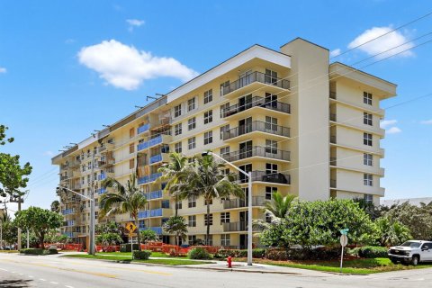 Condo à Pompano Beach, Floride, 2 chambres  № 2181023