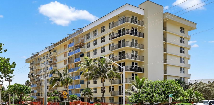 Condominio en Pompano Beach, Florida, 2 dormitorios № 2181023