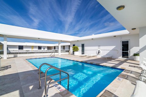 Copropriété à louer à Palm Beach, Floride: 2 chambres, 159.42 m2 № 2417895 - photo 15