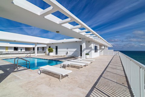 Copropriété à louer à Palm Beach, Floride: 2 chambres, 159.42 m2 № 2417895 - photo 16