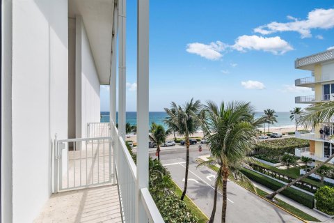 Copropriété à louer à Palm Beach, Floride: 2 chambres, 159.42 m2 № 2417895 - photo 14