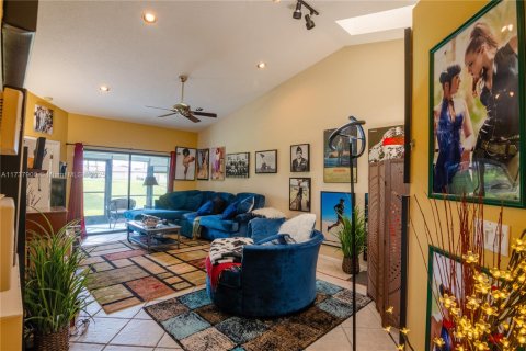 Townhouse in Tamarac, Florida 2 bedrooms, 118.91 sq.m. № 1811098 - photo 7