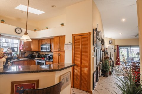 Townhouse in Tamarac, Florida 2 bedrooms, 118.91 sq.m. № 1811098 - photo 11
