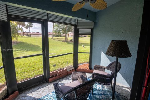 Townhouse in Tamarac, Florida 2 bedrooms, 118.91 sq.m. № 1811098 - photo 9