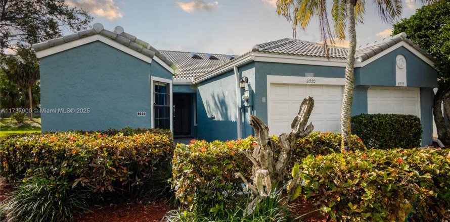 Townhouse in Tamarac, Florida 2 bedrooms, 118.91 sq.m. № 1811098