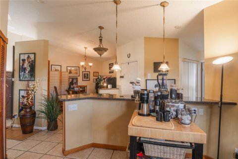 Townhouse in Tamarac, Florida 2 bedrooms, 118.91 sq.m. № 1811098 - photo 14