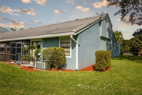 Townhouse in Tamarac, Florida 2 bedrooms, 118.91 sq.m. № 1811098 - photo 27
