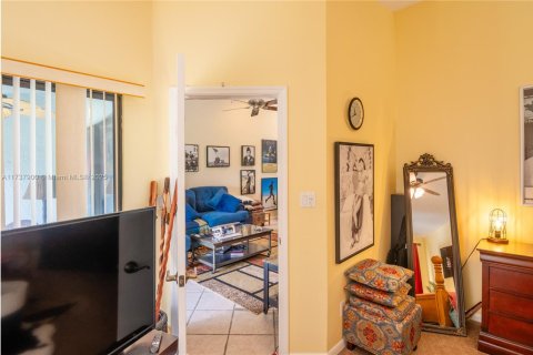 Townhouse in Tamarac, Florida 2 bedrooms, 118.91 sq.m. № 1811098 - photo 16