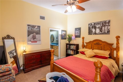 Townhouse in Tamarac, Florida 2 bedrooms, 118.91 sq.m. № 1811098 - photo 17