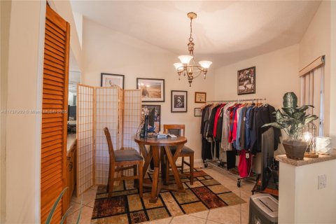 Townhouse in Tamarac, Florida 2 bedrooms, 118.91 sq.m. № 1811098 - photo 15