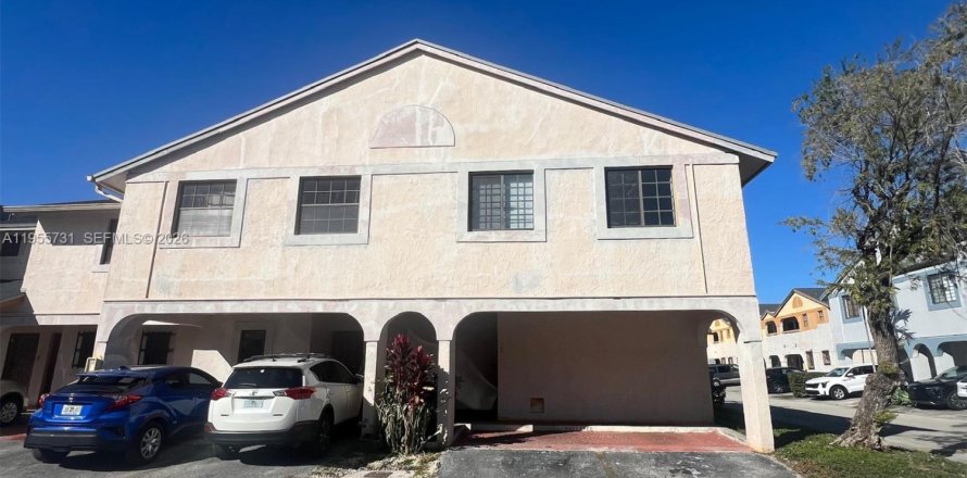 Condominio en Miami, Florida, 3 dormitorios  № 2011603