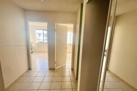 Condominio en venta en Miami, Florida, 3 dormitorios, 121.98 m2 № 2011603 - foto 9