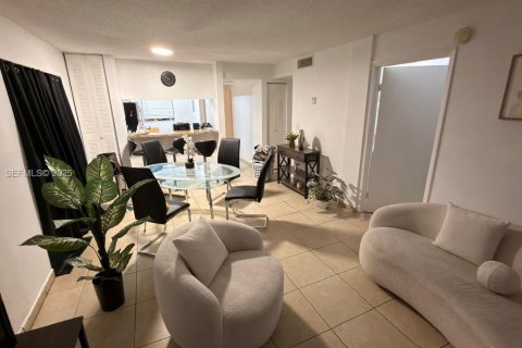 Copropriété à vendre à Miami, Floride: 2 chambres, 74.32 m2 № 1989906 - photo 2