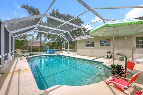 House in Palm Coast, Florida 4 bedrooms, 195.75 sq.m. № 1919561 - photo 2