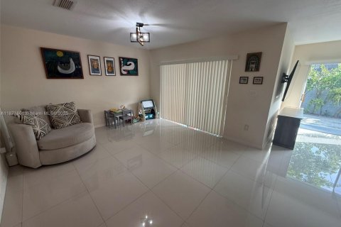 Townhouse in Miami, Florida 3 bedrooms, 166.67 sq.m. № 1920324 - photo 19