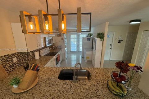 Townhouse in Miami, Florida 3 bedrooms, 166.67 sq.m. № 1920324 - photo 10