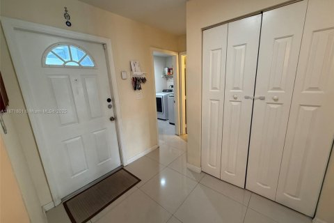 Townhouse in Miami, Florida 3 bedrooms, 166.67 sq.m. № 1920324 - photo 7