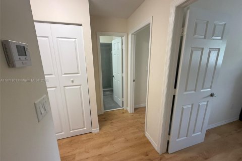 Townhouse in Miami, Florida 3 bedrooms, 166.67 sq.m. № 1920324 - photo 22