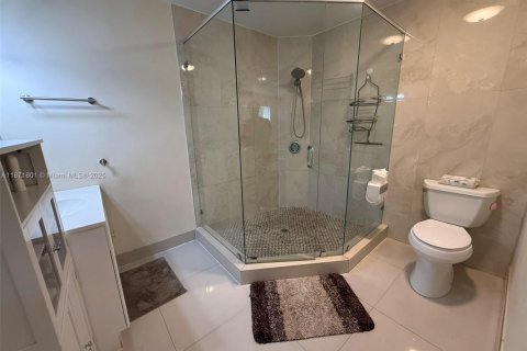 Townhouse in Miami, Florida 3 bedrooms, 166.67 sq.m. № 1920324 - photo 27