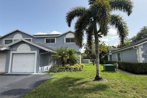 Townhouse in Miami, Florida 3 bedrooms, 166.67 sq.m. № 1920324 - photo 3