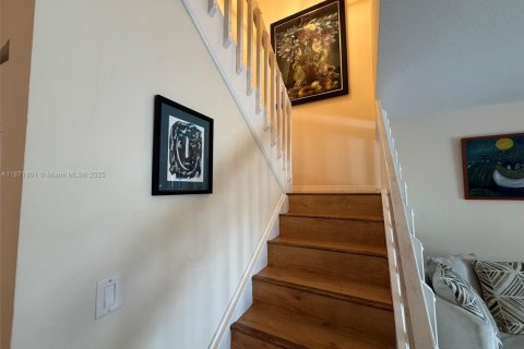 Townhouse in Miami, Florida 3 bedrooms, 166.67 sq.m. № 1920324 - photo 20