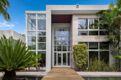 House in Pinecrest, Florida 8 bedrooms, 837.89 sq.m. № 2188794 - photo 3
