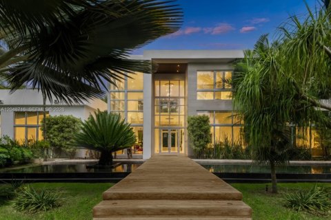 House in Pinecrest, Florida 8 bedrooms, 837.89 sq.m. № 2188794 - photo 2