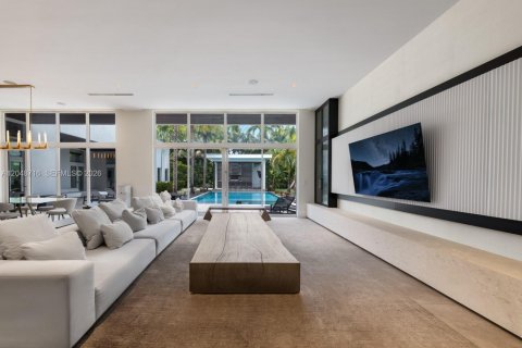House in Pinecrest, Florida 8 bedrooms, 837.89 sq.m. № 2188794 - photo 26