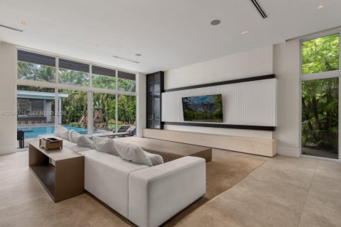 House in Pinecrest, Florida 8 bedrooms, 837.89 sq.m. № 2188794 - photo 25