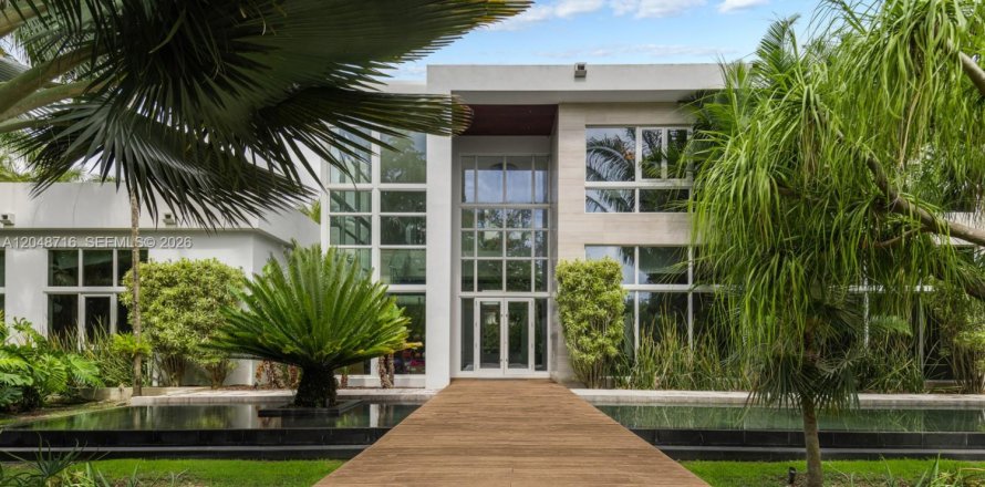 House in Pinecrest, Florida 8 bedrooms, 837.89 sq.m. № 2188794