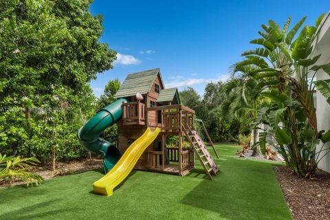 House in Pinecrest, Florida 8 bedrooms, 837.89 sq.m. № 2188794 - photo 13