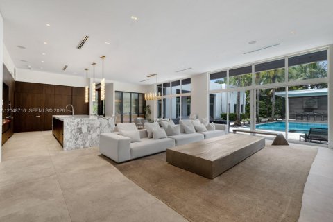 House in Pinecrest, Florida 8 bedrooms, 837.89 sq.m. № 2188794 - photo 27
