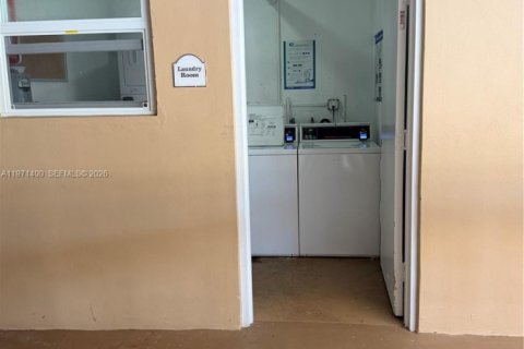 Снять в аренду квартиру в Майами-Лейкс, Флорида 2 спальни, 95.69м2, № 2079966 - фото 12
