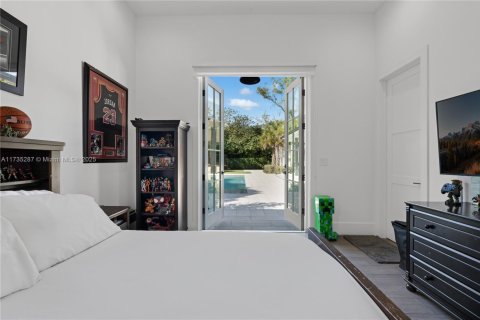 House in Miami, Florida 6 bedrooms, 507.06 sq.m. № 1989123 - photo 28