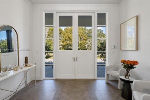 House in Miami, Florida 6 bedrooms, 507.06 sq.m. № 1989123 - photo 2