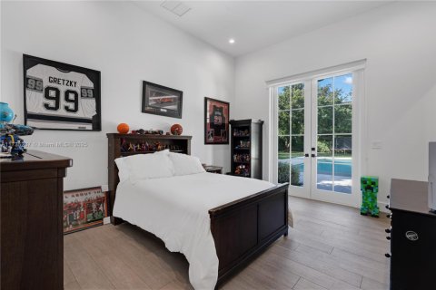 House in Miami, Florida 6 bedrooms, 507.06 sq.m. № 1989123 - photo 27
