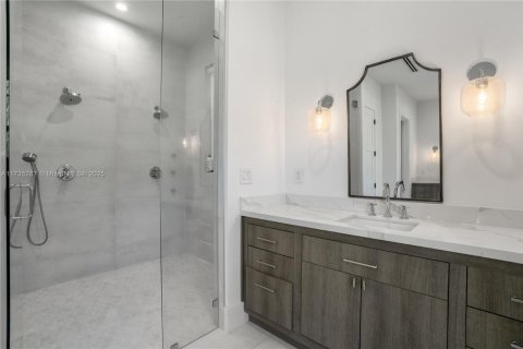 House in Miami, Florida 6 bedrooms, 507.06 sq.m. № 1989123 - photo 23