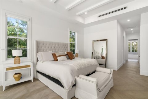 House in Miami, Florida 6 bedrooms, 507.06 sq.m. № 1989123 - photo 18