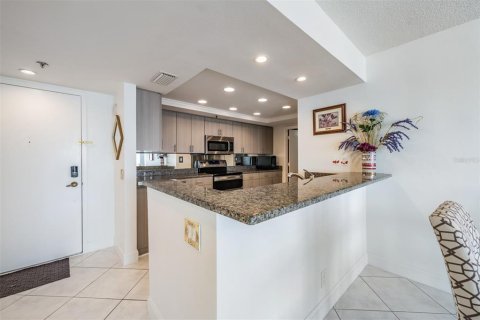 Condo in Saint Petersburg, Florida, 2 bedrooms  № 1747107 - photo 8