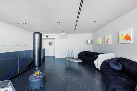 Condo in Miami, Florida, 3 bedrooms  № 2042983 - photo 17