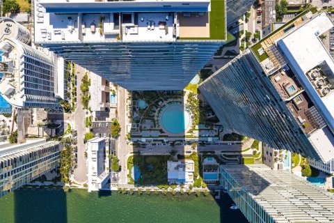 Condo in Miami, Florida, 3 bedrooms  № 2042983 - photo 26