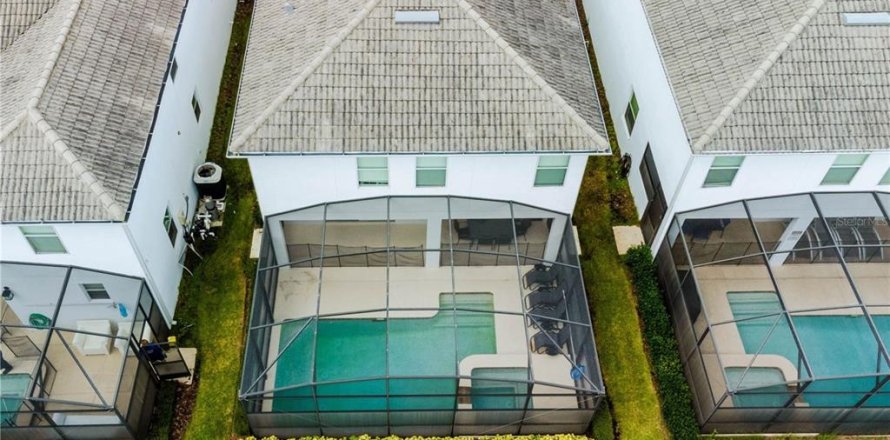 House in Kissimmee, Florida 6 bedrooms, 305.74 sq.m. № 1847125